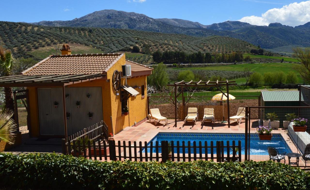 Bed and Breakfast Cortijo Petra Villanueva del Rosario Екстер'єр фото