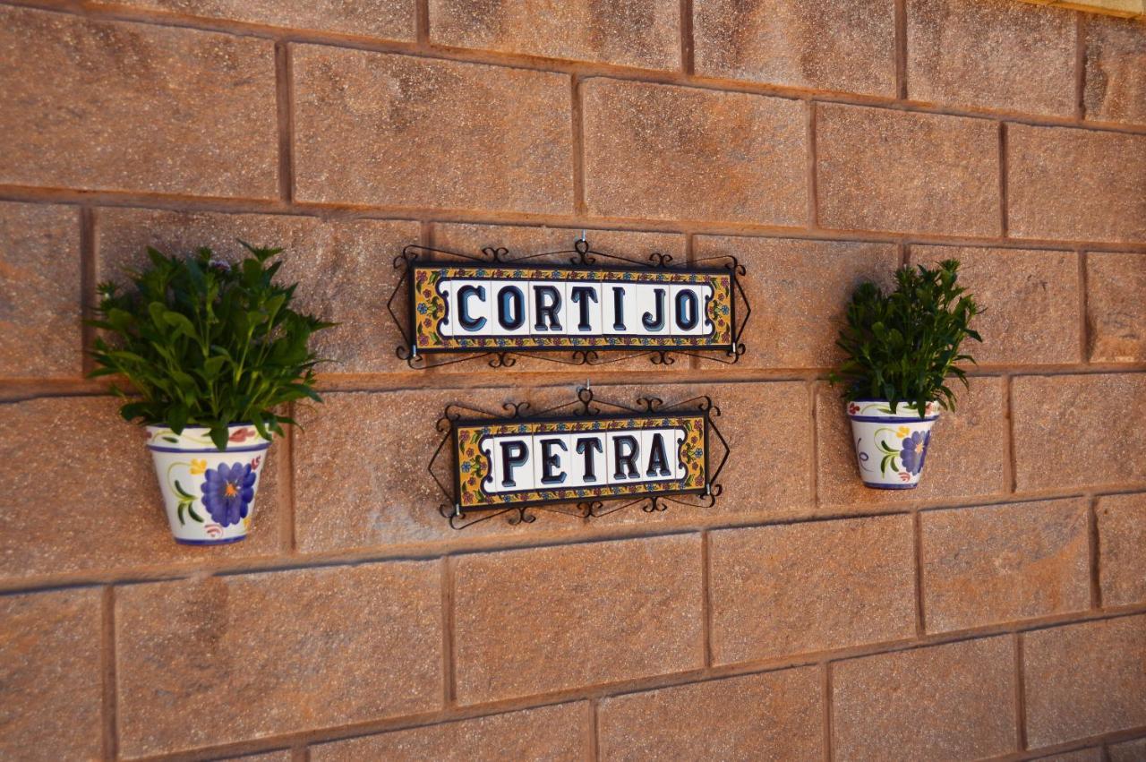 Bed and Breakfast Cortijo Petra Villanueva del Rosario Екстер'єр фото