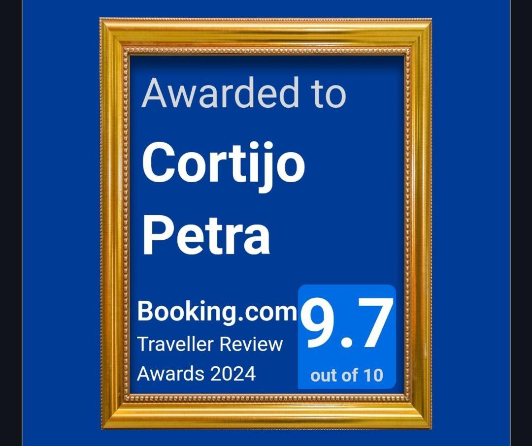 Bed and Breakfast Cortijo Petra Villanueva del Rosario Екстер'єр фото